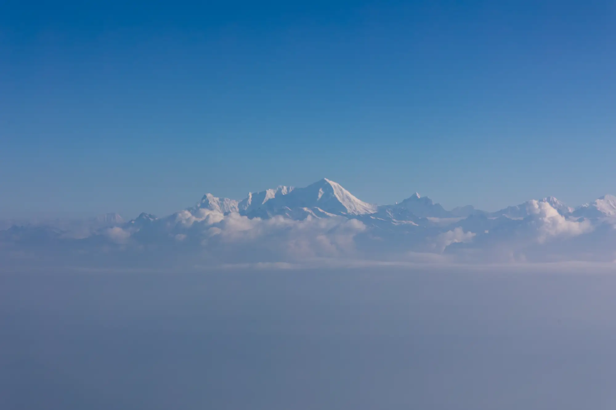 Die ersten Berge des Himalaya sind zu sehen